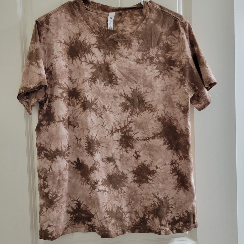 LULULEMON t-shirt